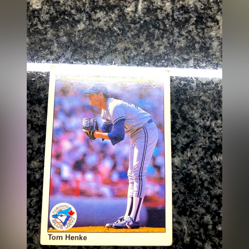 Tom Henke Upper Deck 1990 #282 baseball card !!!